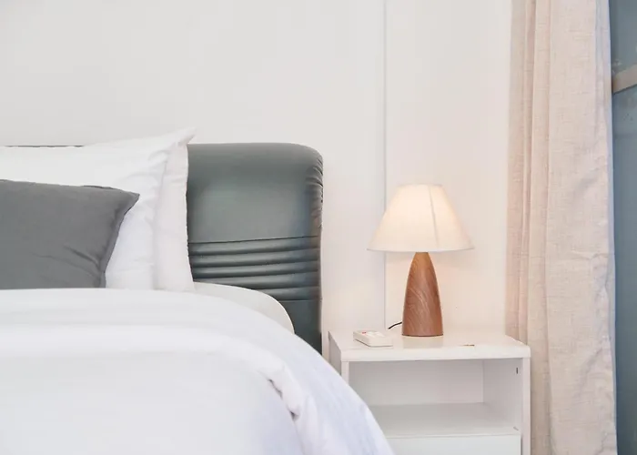 Sukhumvit 23, Asoke, Executive 70sqm Suite, Full Office 公寓 *