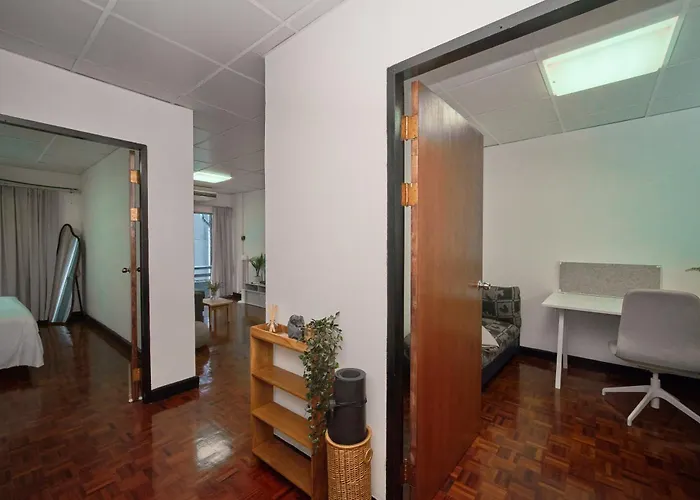 公寓 Sukhumvit 23, Asoke, Executive 70sqm Suite, Full Office 曼谷